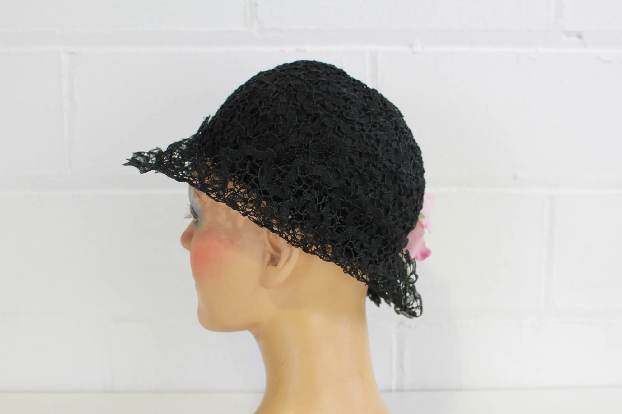 1920s Reproduction Black Horsehair Lace Hat with Pink Velvet Flowers