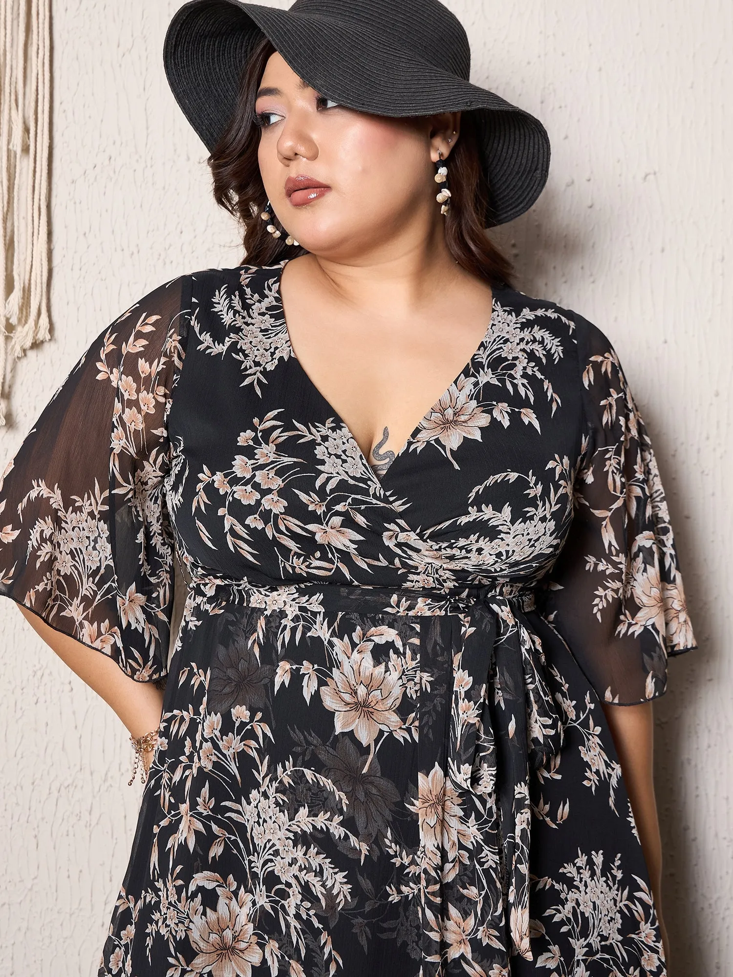 Berrylush Curve Women Black Floral Print V-Neck Short Sleeve Maxi Dress