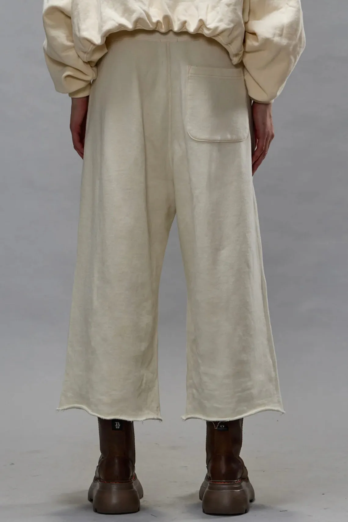 CROPPED PLEATED SWEATPANT