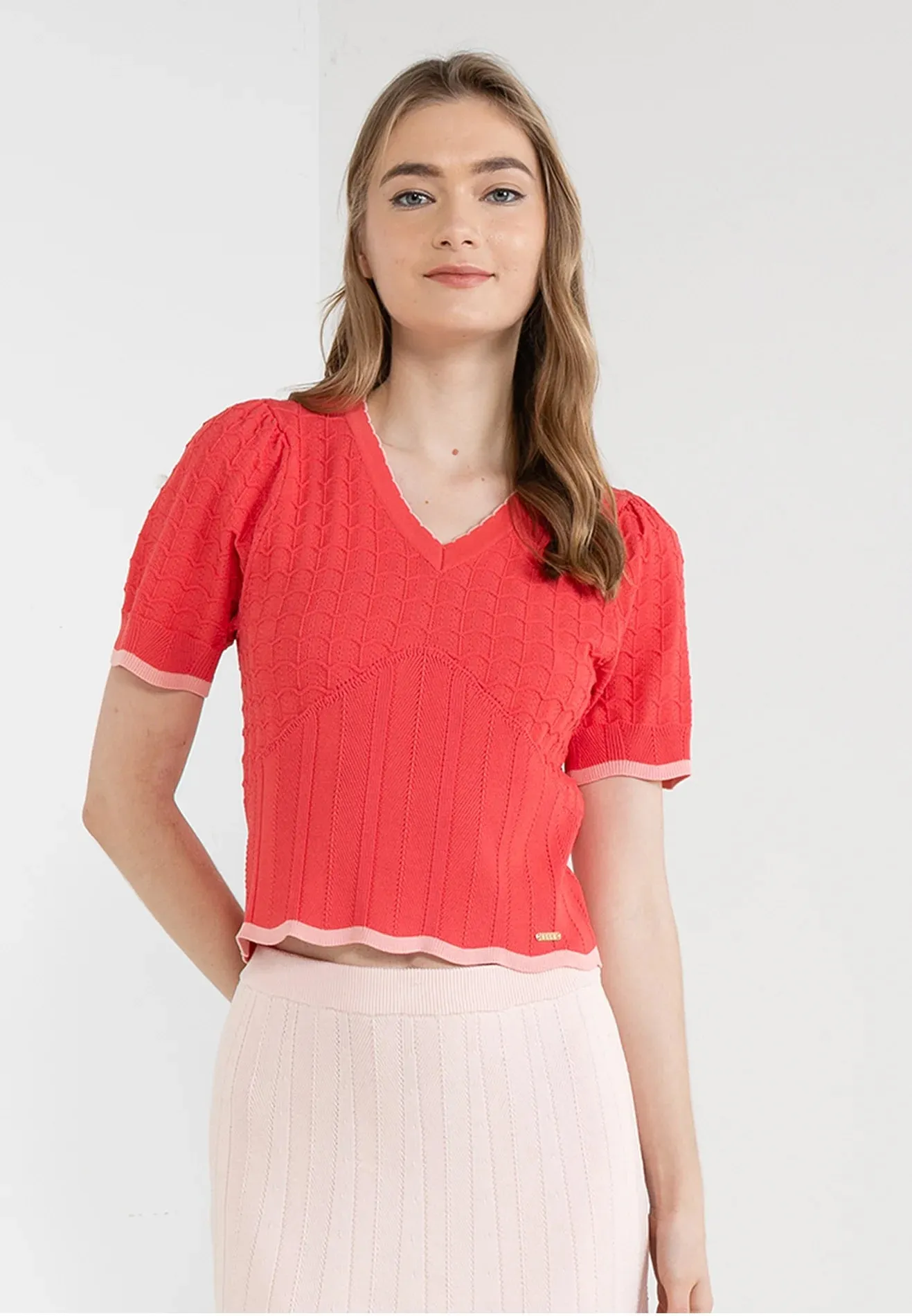 ELLE Apparel Scalloped Hemline & Details Knitted Top