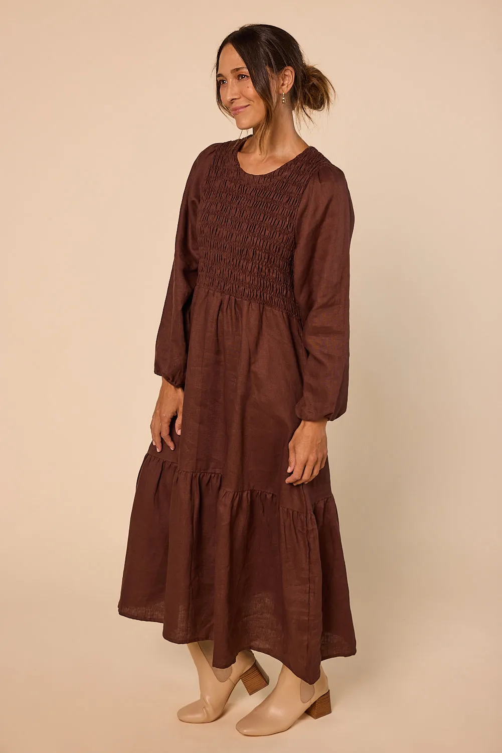 Minden Linen Shirred Long Sleeve Dress in Raisin