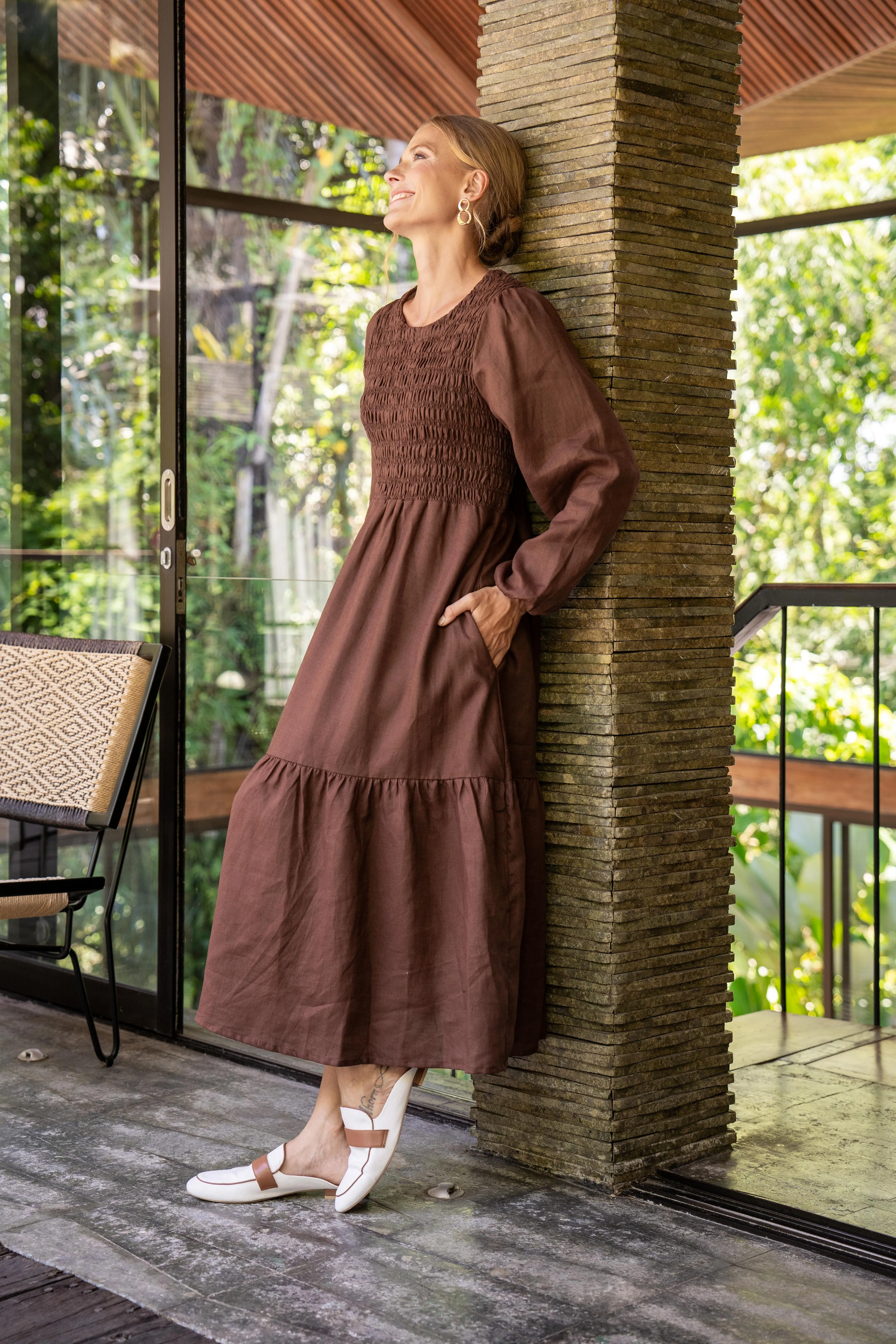 Minden Linen Shirred Long Sleeve Dress in Raisin