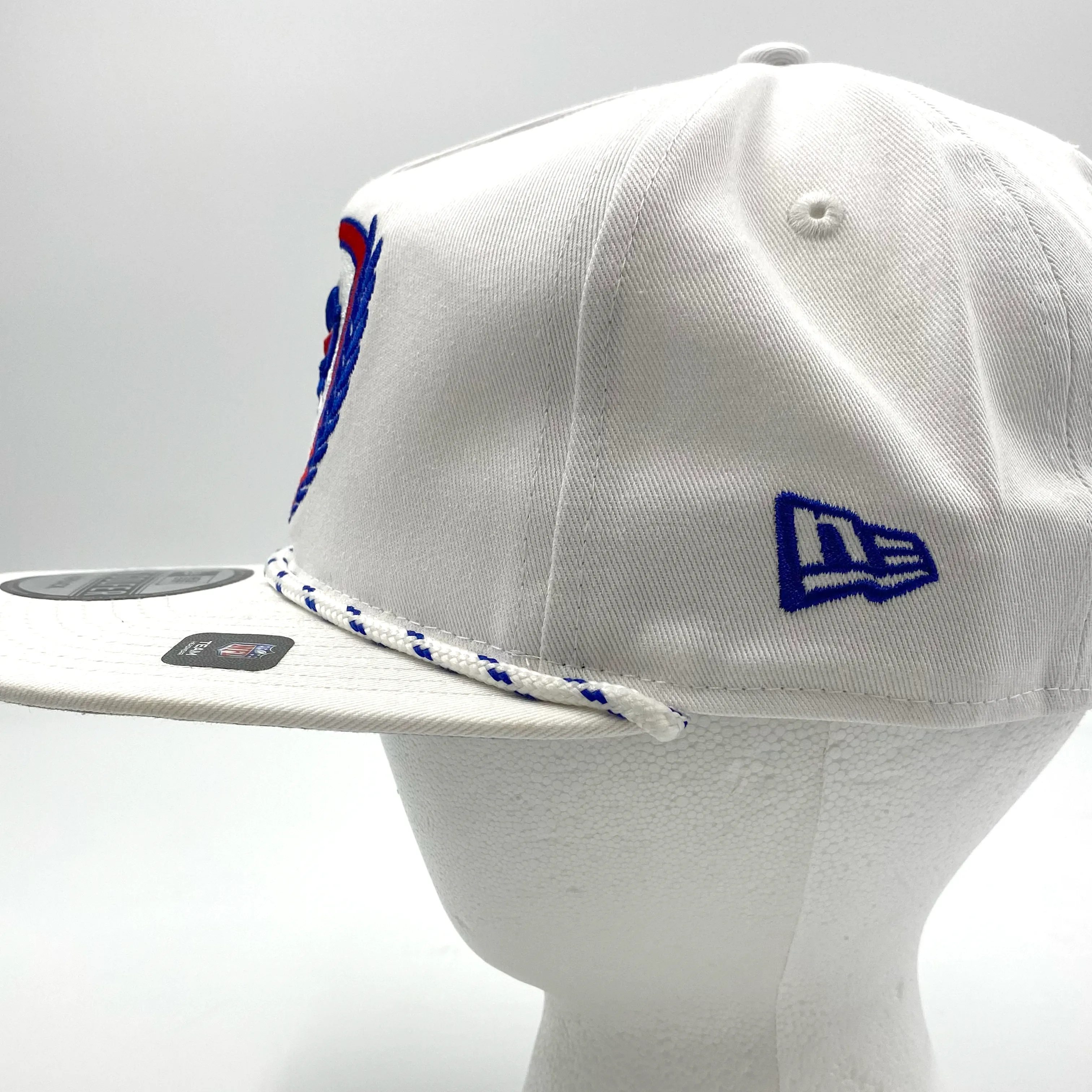 New Era Buffalo Bills With Crest White Golfer Snapback