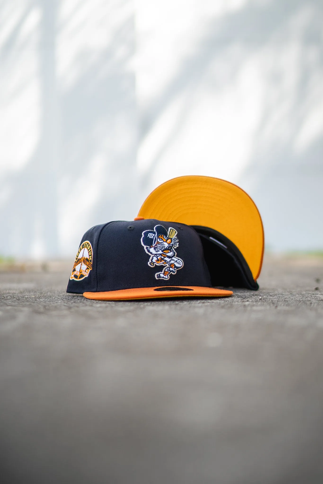 New Era Detroit Tigers Tiger Stadium Marigold UV (Navy/Rust Orange)