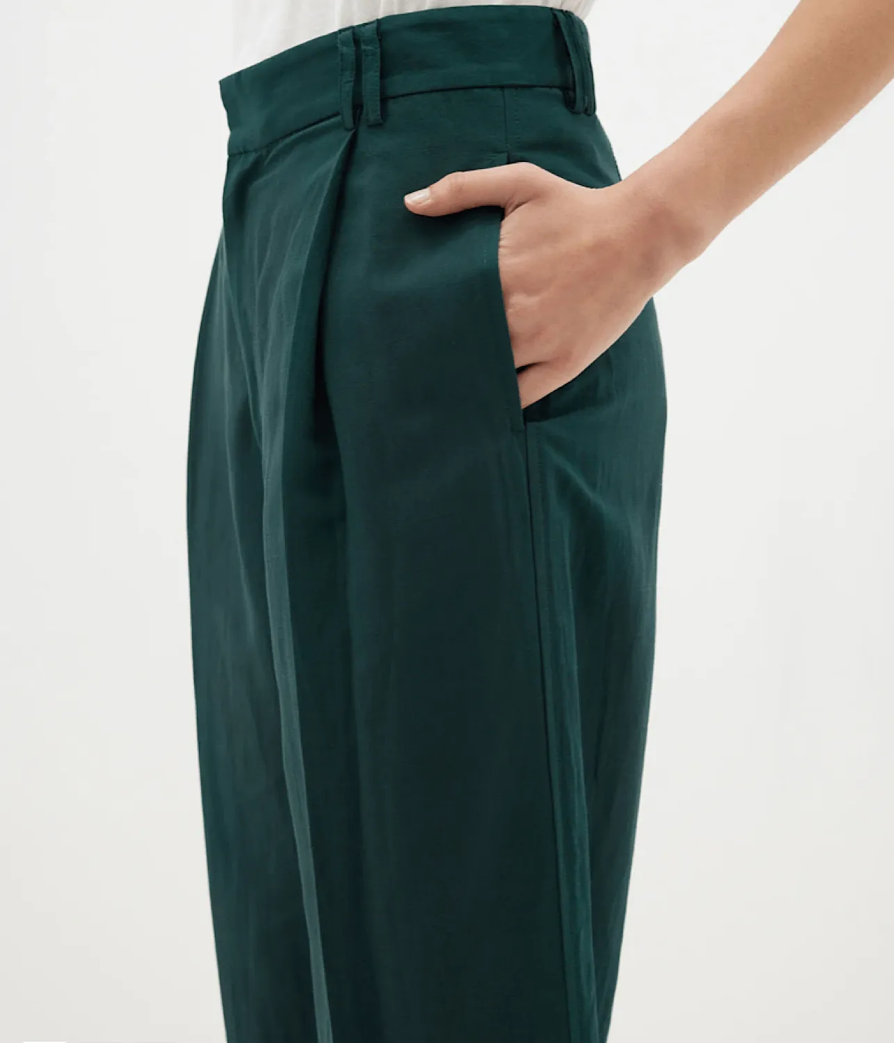 Elegant Pleat Front Linen Trousers in Malachite Green