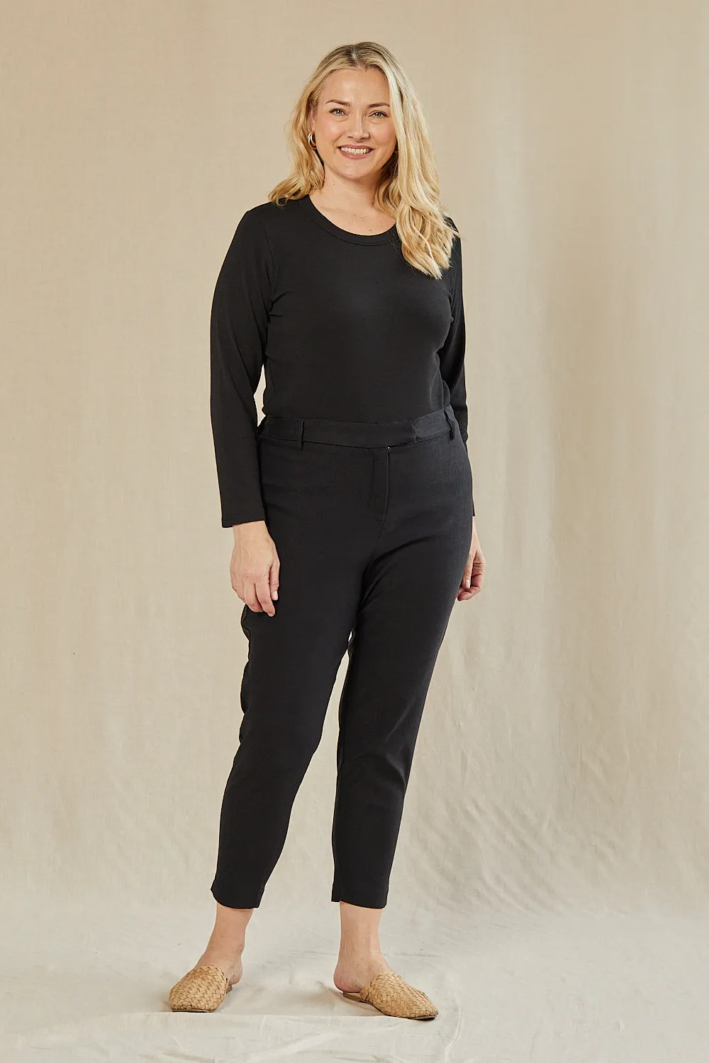 Ponte Straight Leg 7/8 Pant in Black