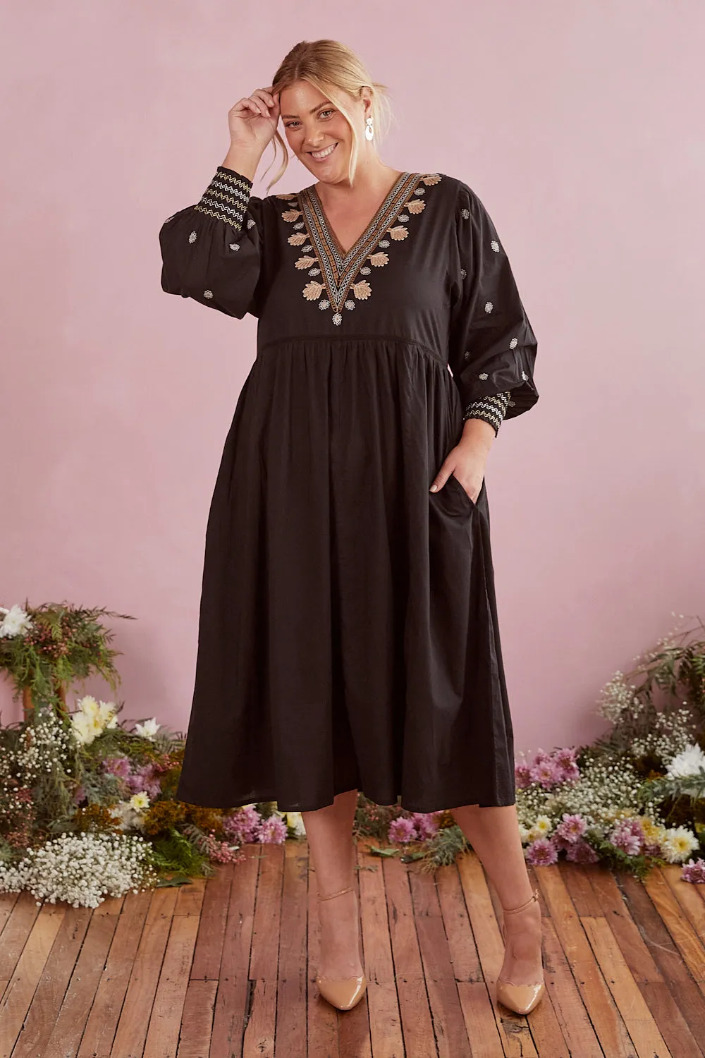 Sanctuary Sadie Embroidered Maxi Dress - Elegant Floral Design for Effortless Style