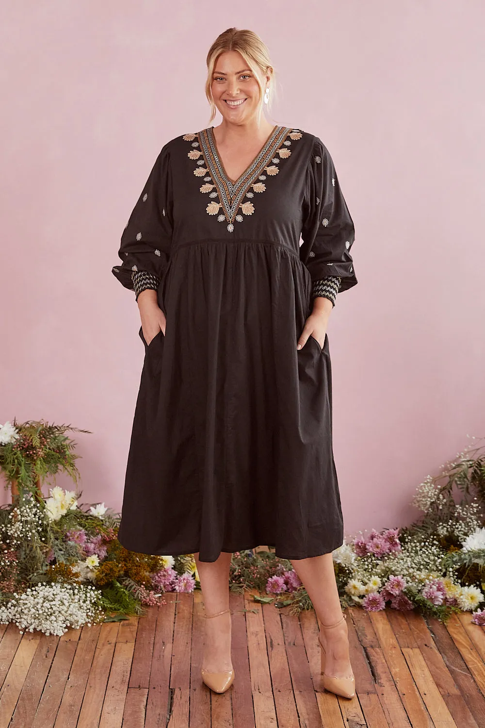 Sanctuary Sadie Embroidered Maxi Dress - Elegant Floral Design for Effortless Style