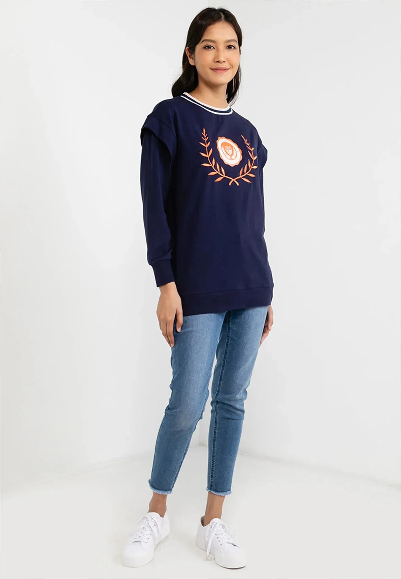 VOIR JEANS British-Style Badge Print Sweater